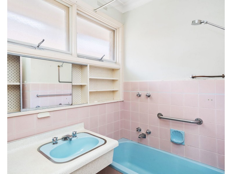 8 Allnutt Court, Cheltenham VIC 3192