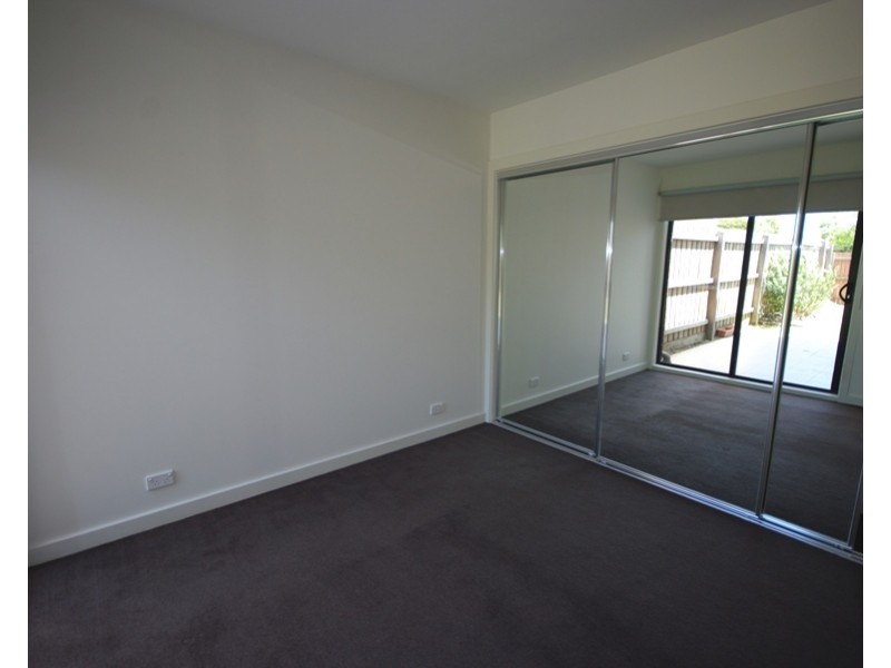 6/75 Lillimur Road, Ormond VIC 3204