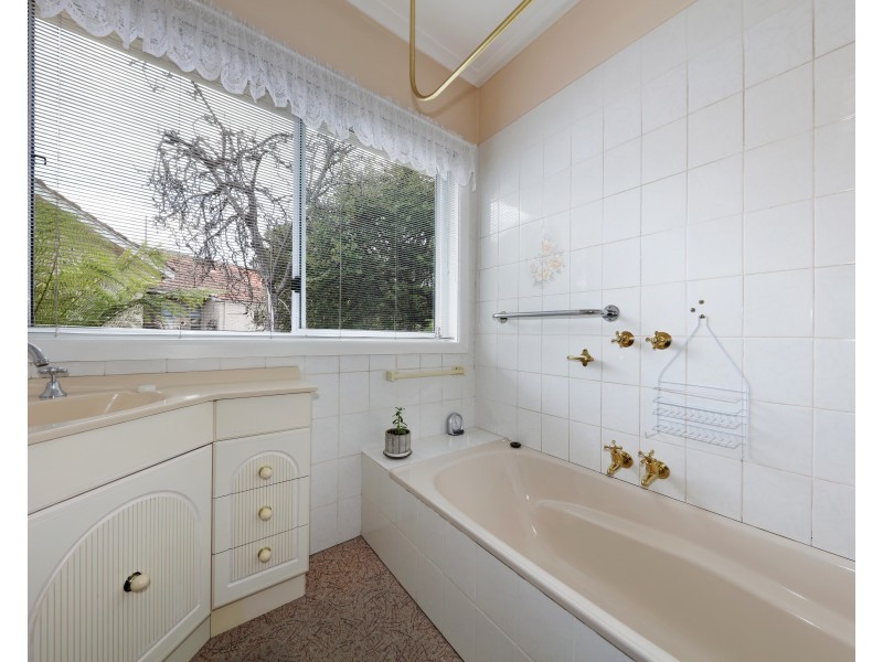 2 Waratah Street, Bentleigh East VIC 3165