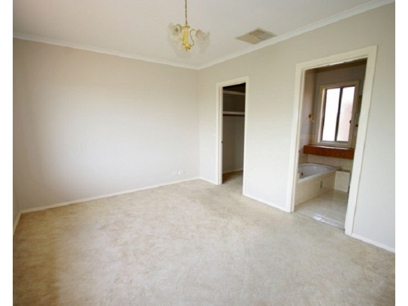 212 Tucker Road, Mckinnon VIC 3204