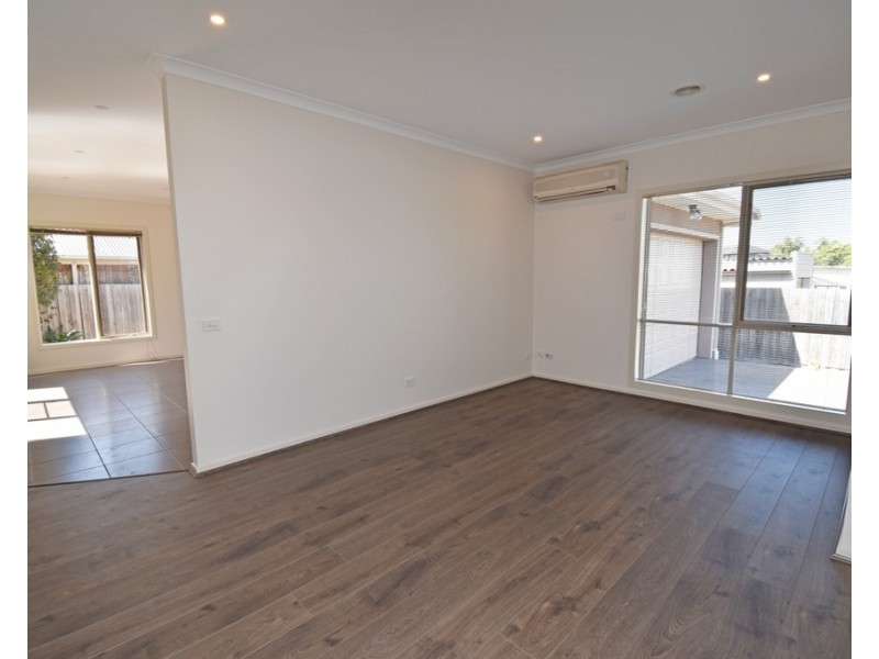 2/24 Madeleine Road, Clayton VIC 3168