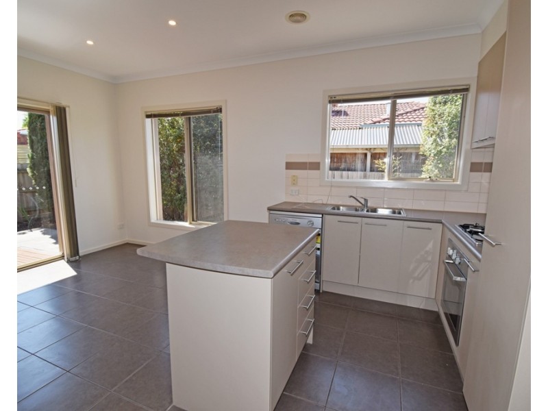2/24 Madeleine Road, Clayton VIC 3168
