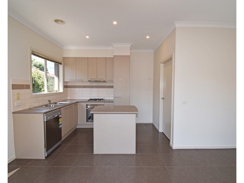 2/24 Madeleine Road, Clayton VIC 3168