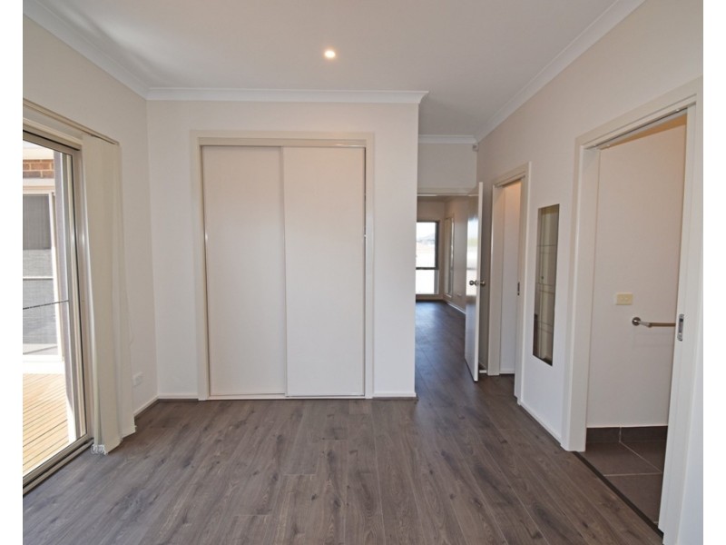 2/24 Madeleine Road, Clayton VIC 3168