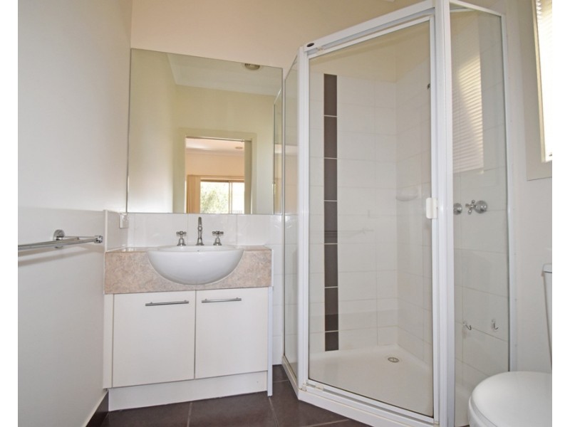 2/24 Madeleine Road, Clayton VIC 3168