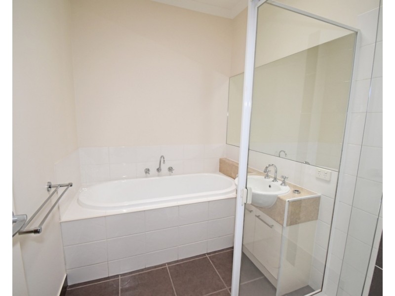 2/24 Madeleine Road, Clayton VIC 3168