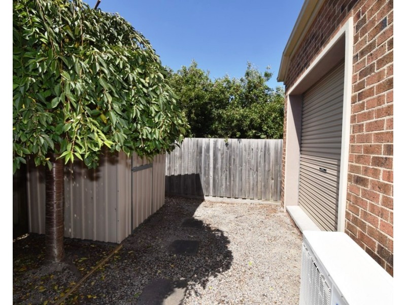 2/24 Madeleine Road, Clayton VIC 3168