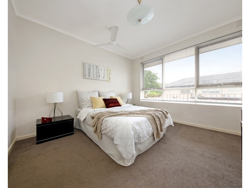 8/27  Lillimur Road, Ormond VIC 3204