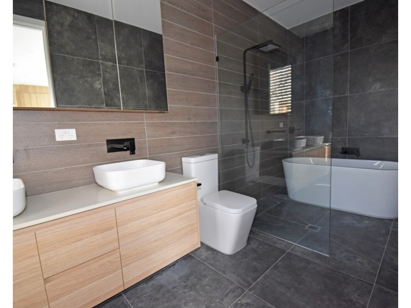 1A Shanahan Crescent, Mckinnon VIC 3204