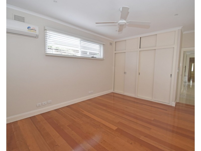 32 Fourth Street, Parkdale VIC 3195