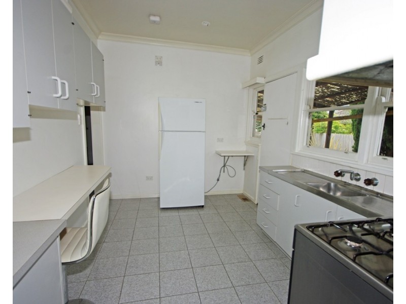 33 Koonawarra Street, Clayton VIC 3168