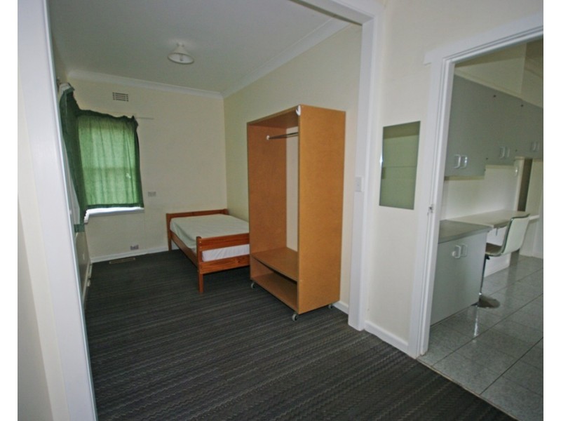 33 Koonawarra Street, Clayton VIC 3168