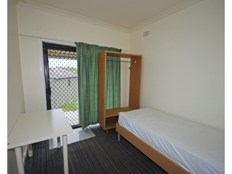 33 Koonawarra Street, Clayton VIC 3168
