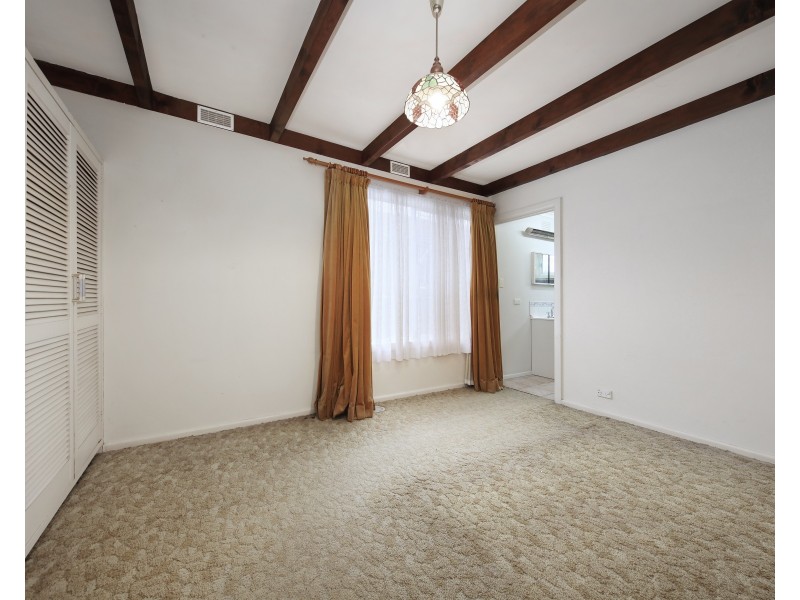 33 Parkmore Road, Bentleigh East VIC 3165