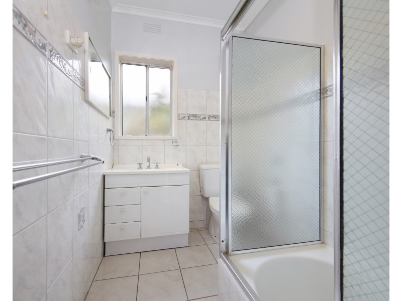 33 Parkmore Road, Bentleigh East VIC 3165