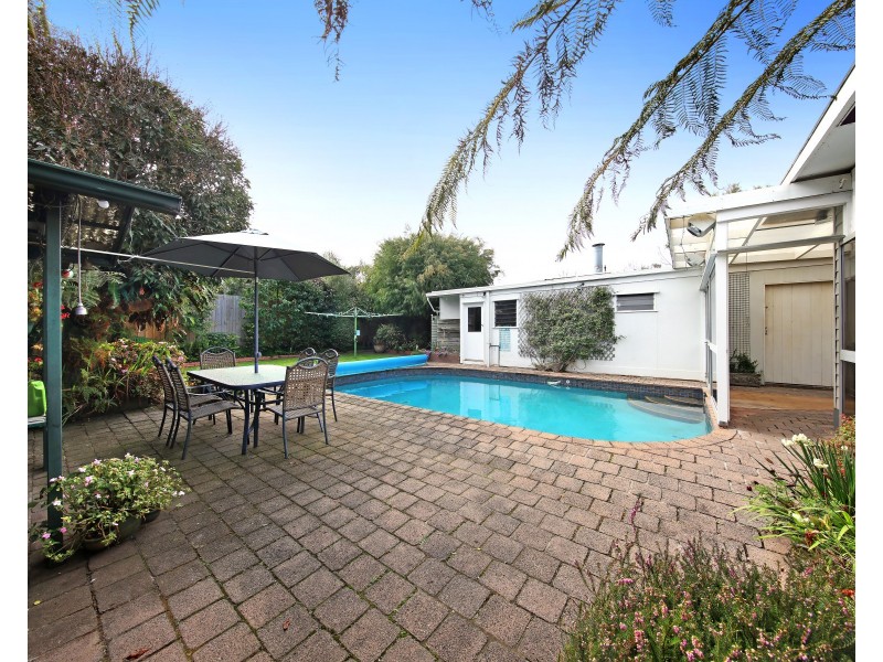 33 Parkmore Road, Bentleigh East VIC 3165