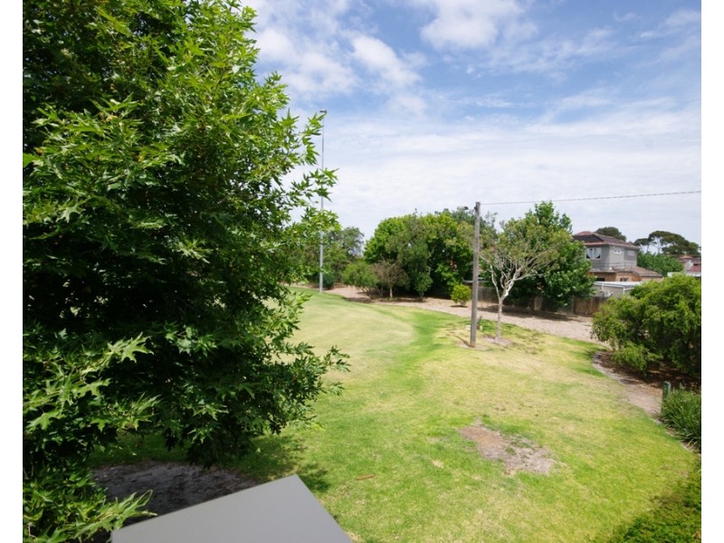 2 Miles Street, Bentleigh VIC 3204