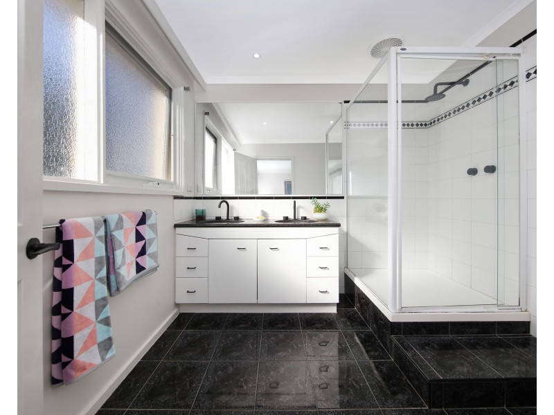 23 Elliott Crescent, Dingley Village VIC 3172