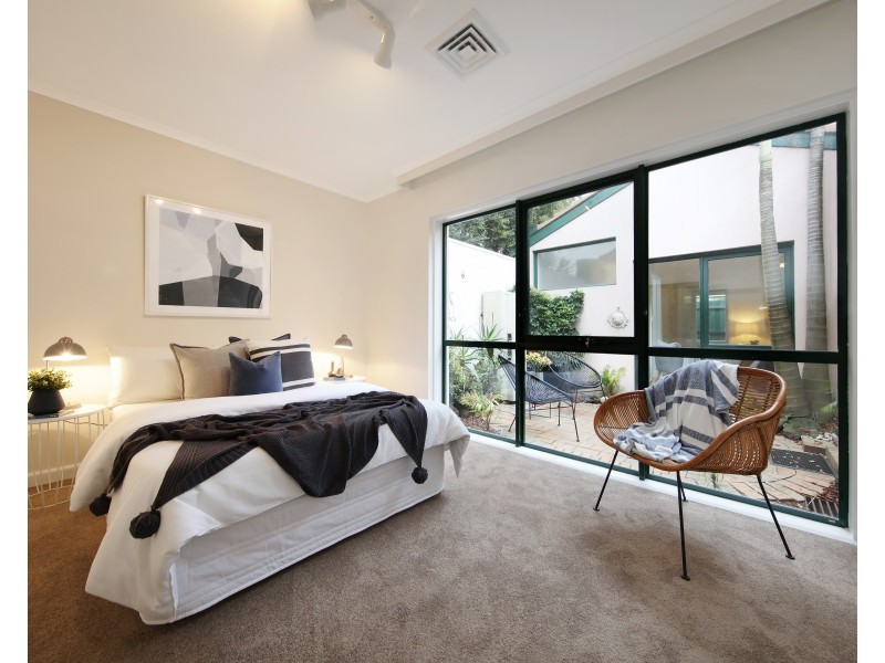 18 Leaburn Avenue, Caulfield North VIC 3161