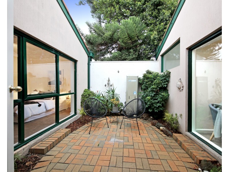 18 Leaburn Avenue, Caulfield North VIC 3161