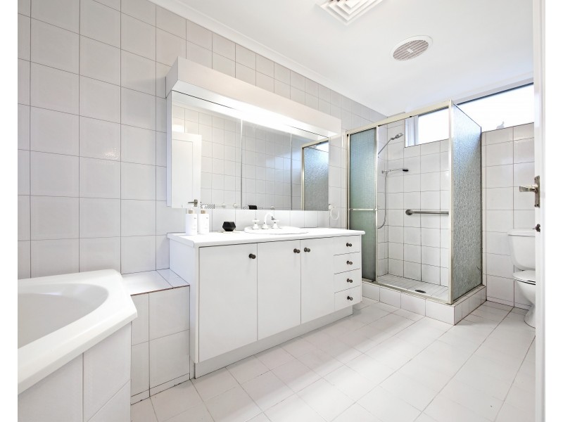 18 Leaburn Avenue, Caulfield North VIC 3161