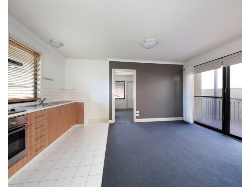 1/3 Royal Lane, Glen Huntly VIC 3163