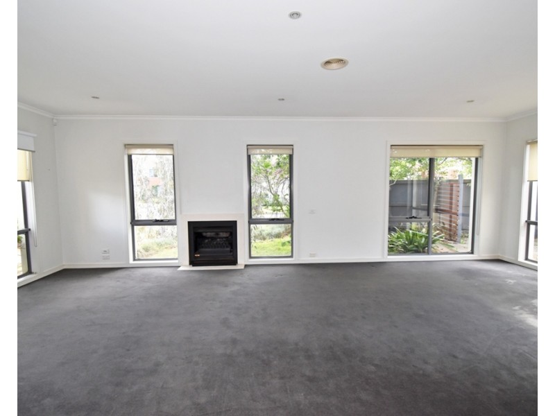 2 Pinehurst Way, Heatherton VIC 3202