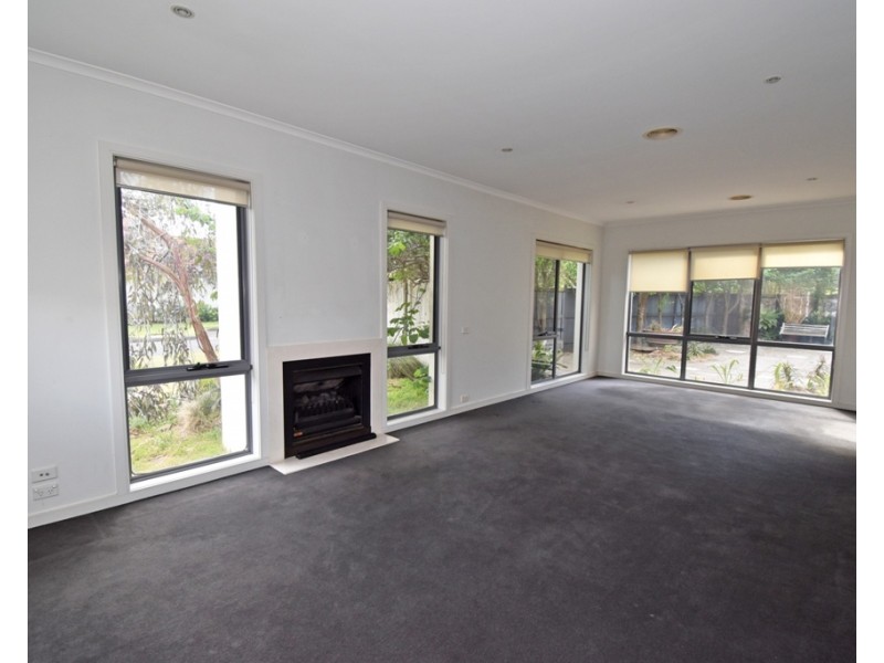 2 Pinehurst Way, Heatherton VIC 3202