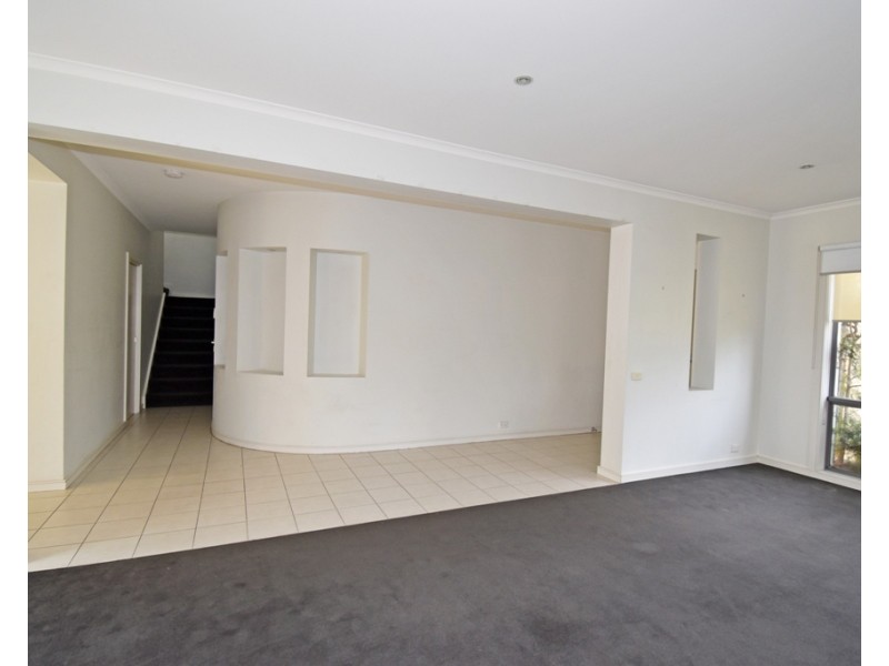 2 Pinehurst Way, Heatherton VIC 3202
