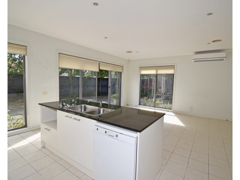 2 Pinehurst Way, Heatherton VIC 3202