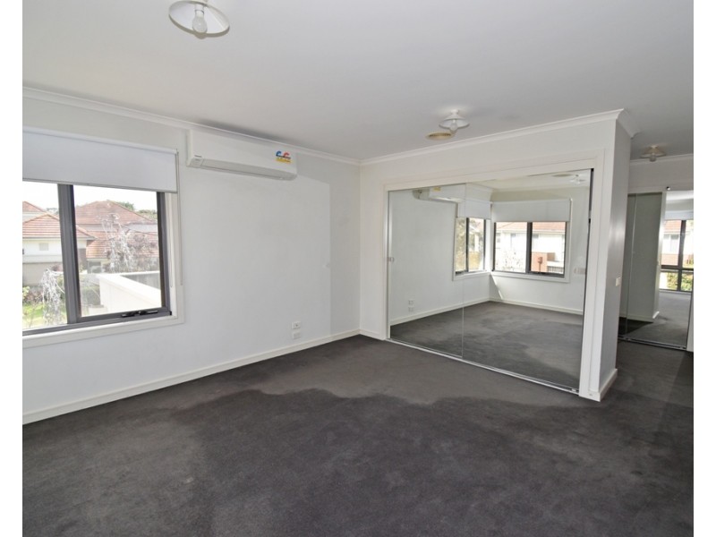 2 Pinehurst Way, Heatherton VIC 3202
