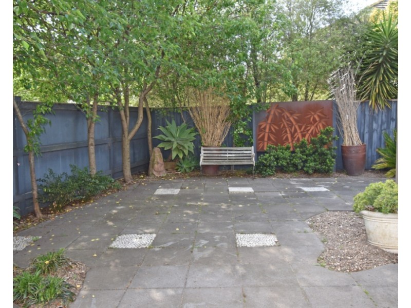 2 Pinehurst Way, Heatherton VIC 3202