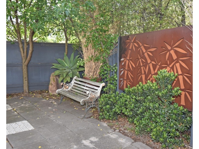 2 Pinehurst Way, Heatherton VIC 3202
