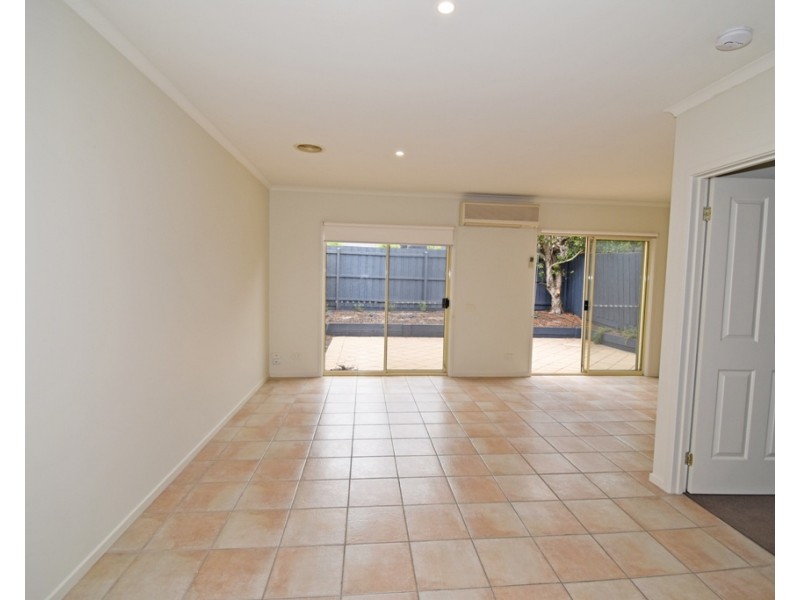 1/82 Deakin Street, Bentleigh East VIC 3165