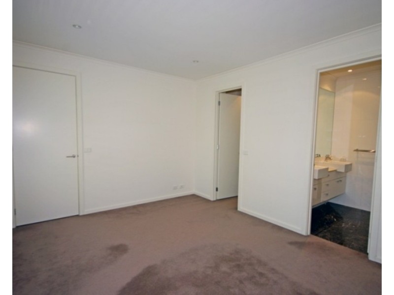 2A Shanahan Crescent, Mckinnon VIC 3204