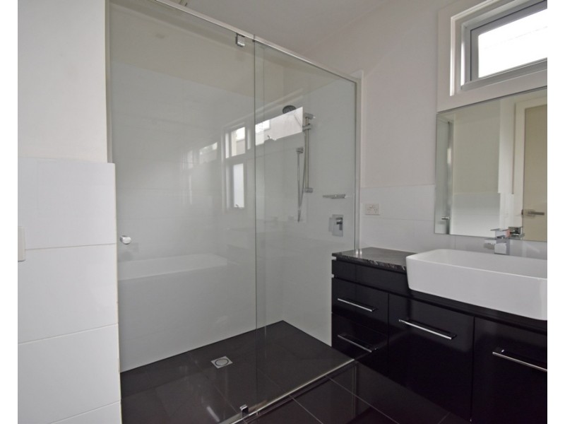 2B Quinns Road, Bentleigh East VIC 3165