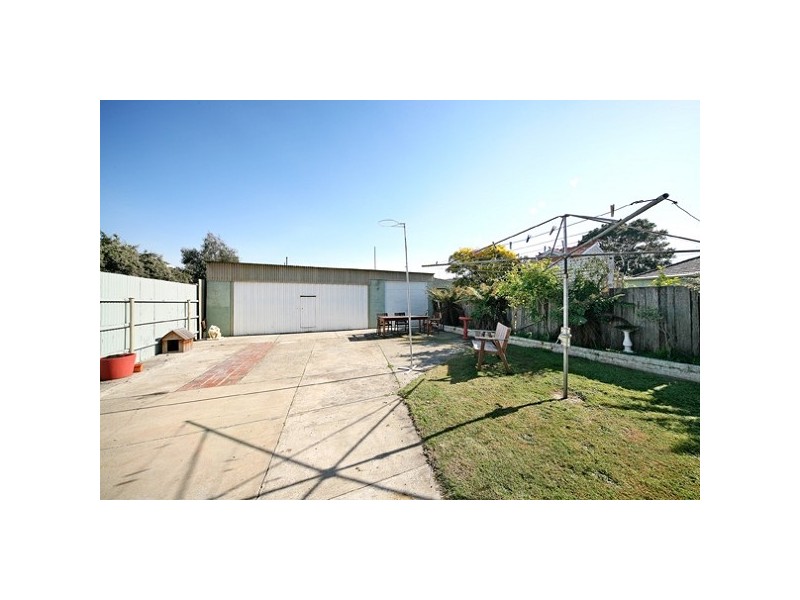 1 Glen Orme Avenue, Mckinnon VIC 3204