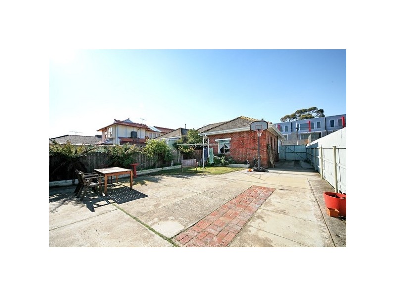 1 Glen Orme Avenue, Mckinnon VIC 3204