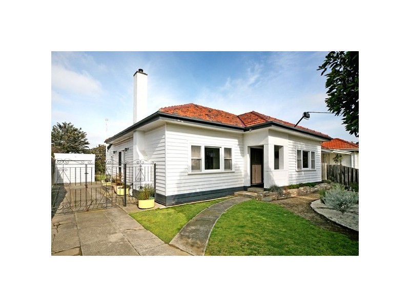 6 Selkirk Avenue, Mckinnon VIC 3204