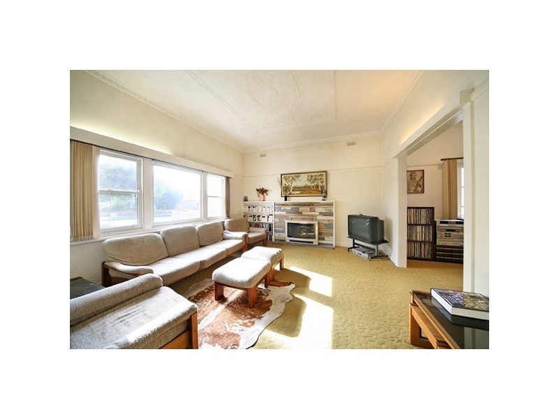 6 Selkirk Avenue, Mckinnon VIC 3204