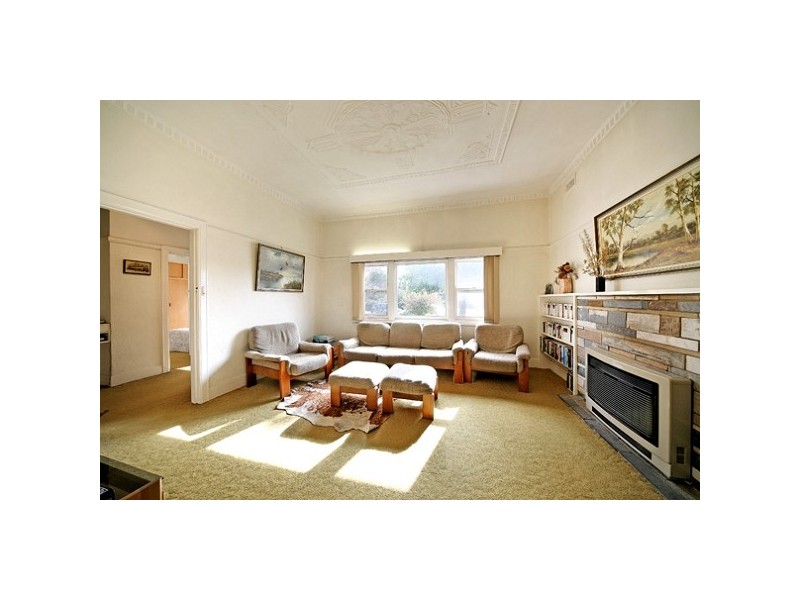 6 Selkirk Avenue, Mckinnon VIC 3204