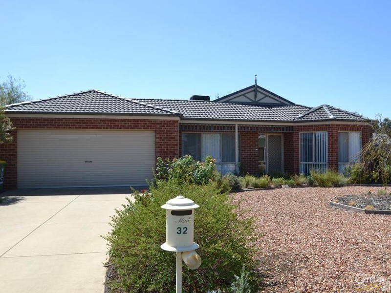 32 Woodlands Circuit, Echuca VIC 3564