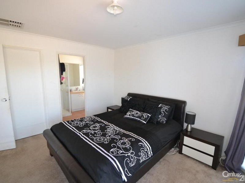 32 Woodlands Circuit, Echuca VIC 3564