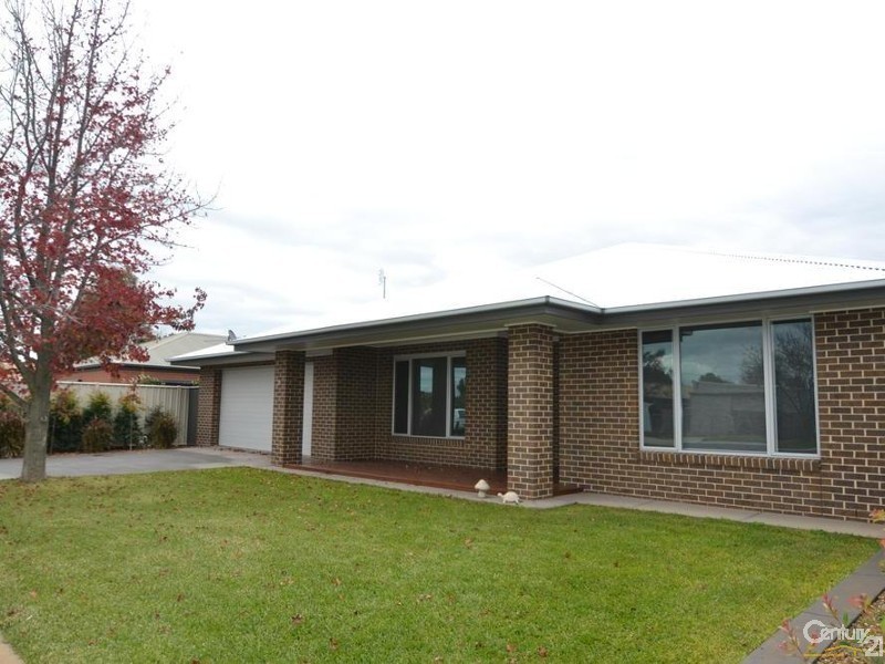 20 Porter Street, Moama NSW 2731