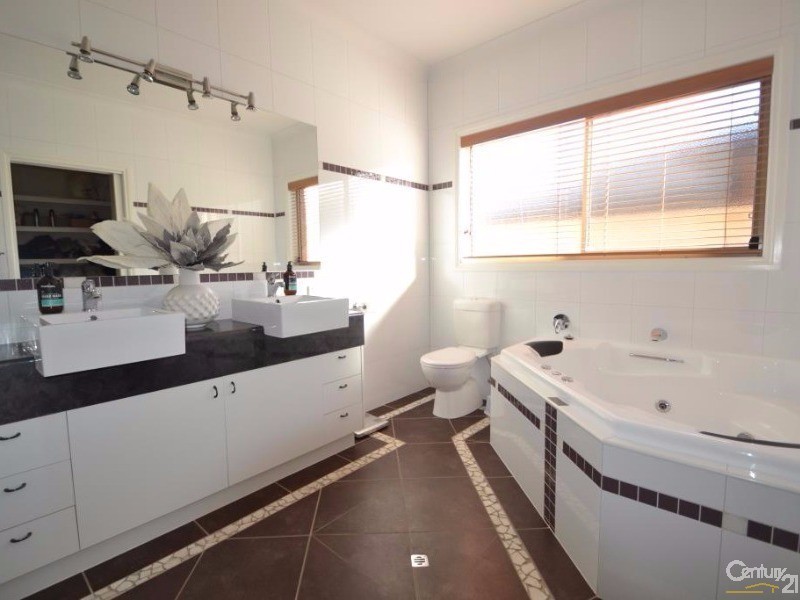 10 Kinross Court, Moama NSW 2731