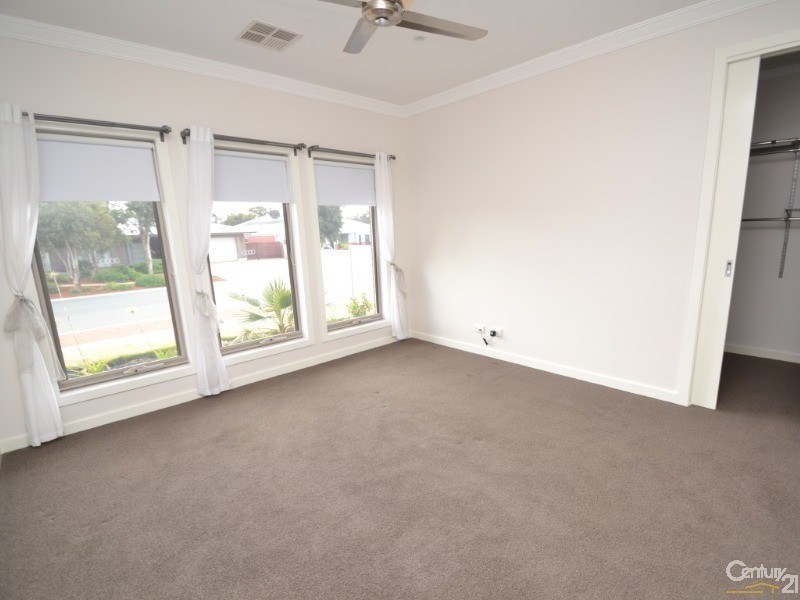 8 Forfar Drive, Moama NSW 2731