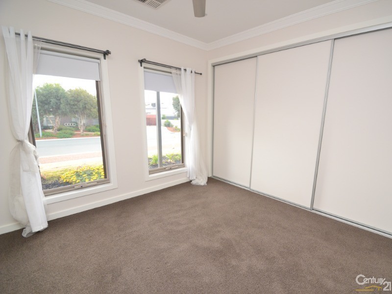 8 Forfar Drive, Moama NSW 2731