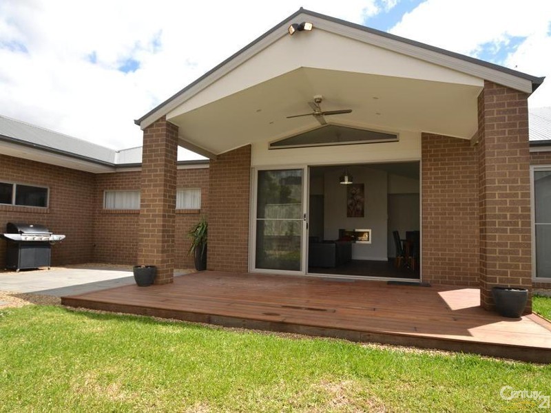 8 Forfar Drive, Moama NSW 2731