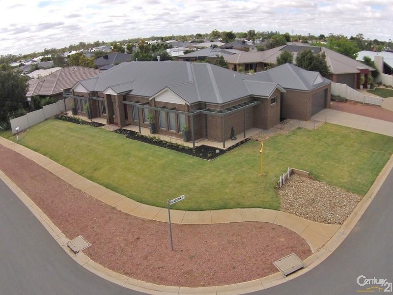 8 Forfar Drive, Moama NSW 2731