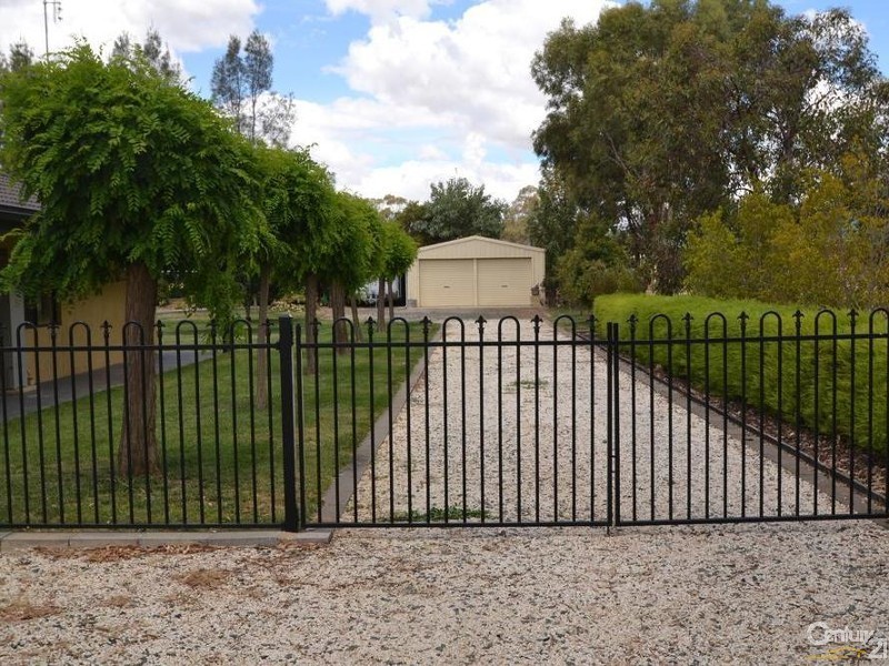 4 Hollara Drive, Moama NSW 2731